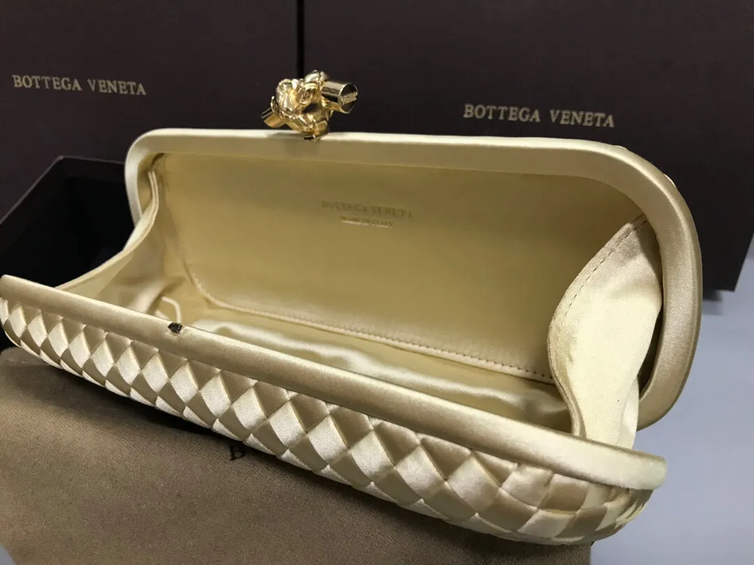 Style No. (8651), upgraded version of full silk evening bag inside and outside~~~INTRECCIATO woven IMPERO STRETCH KNOT clutch bag, hand-woven silk, smooth satin piping, Intrecciato engraved metal buckle, silk satin lining. Large size: 25cm*10cm*5cm